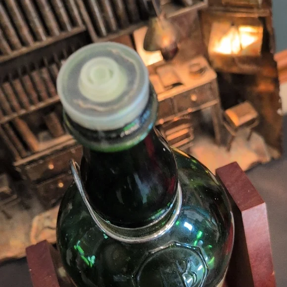 Rare Blended Scotch Whisky - Green and Red - Picture 5 of 9